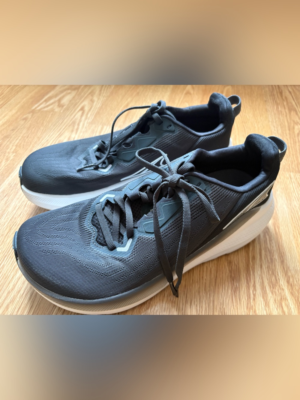 Altra FWD VIA women size 8.5 running shoes worn once!